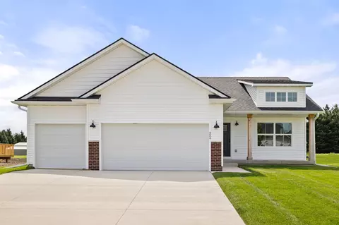 254 NE Wildflower Dr, Pleasant Hill, IA 50327