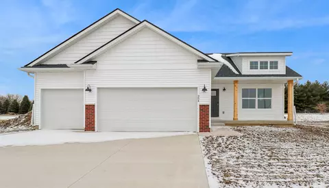 254 NE Wildflower Dr, Pleasant Hill, IA 50327