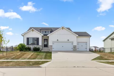 1045 Spruce St, Waukee, IA 50263