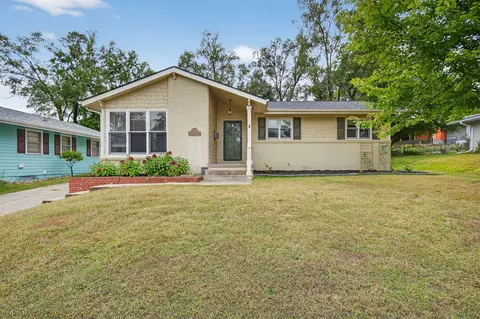 2908 Meadow Ln, West Des Moines, IA 50265