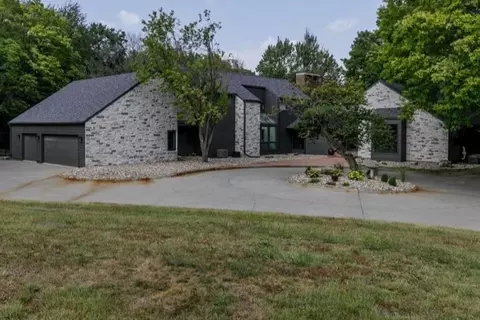 12251 Maffitt Lake Rd, Cumming, IA 50061