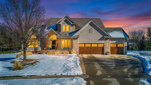 2919 157th St, Urbandale, IA 50323