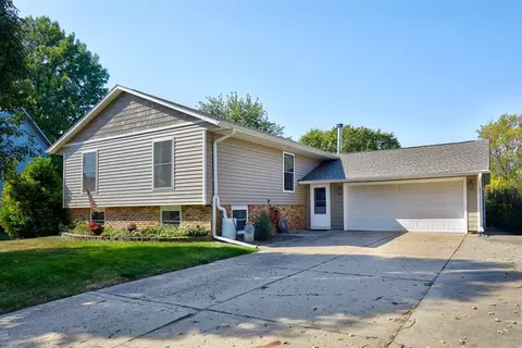 302 NW Stratford Ln, Ankeny, IA 50023