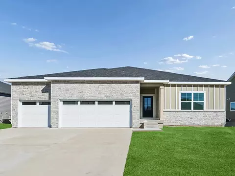 615 NW Concord Ln, Waukee, IA 50263