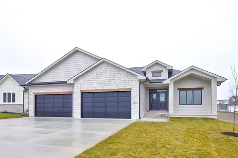 4637 179th St, Urbandale, IA 50323