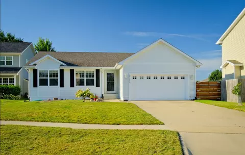 9372 Fairview Dr, West Des Moines, IA 50266