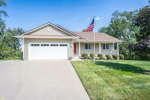 3017 Timber Hill Ct, Des Moines, IA 50320
