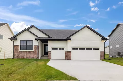 860 Hamilton Rd, Waukee, IA 50263