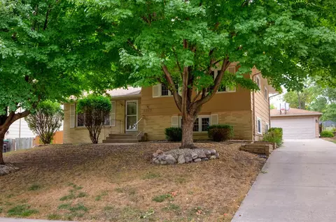 2729 67th St, Des Moines, IA 50322