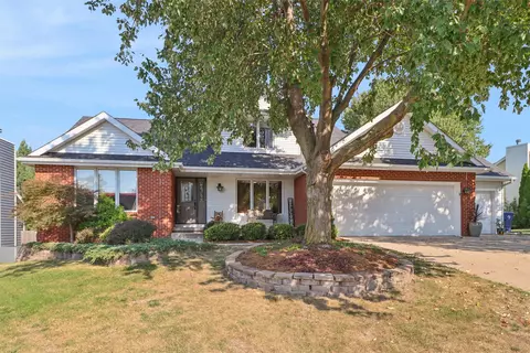 9107 Tanglewood Dr, Urbandale, IA 50322