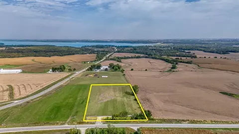1078 Highway G46, Knoxville, IA 50138