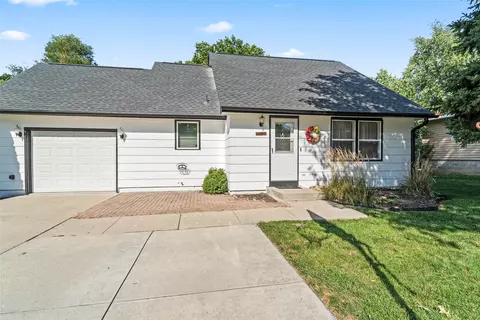 1230 S 9th Ave E, Newton, IA 50208