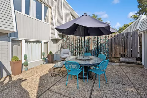 6750 School St #205, Windsor Heights, IA 50324