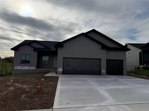 325 S Walnut Dr, Norwalk, IA 50211