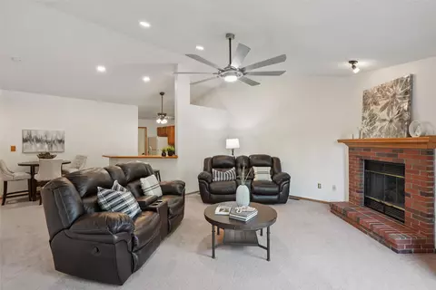 8523 Hickory Ln, Urbandale, IA 50322
