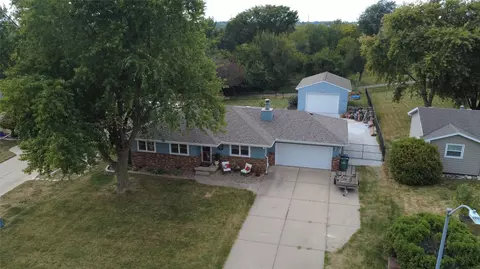 3320 Patricia Dr, Urbandale, IA 50322