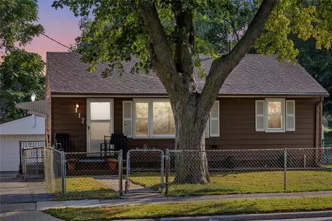 117 E Watrous Ave, Des Moines, IA 50315