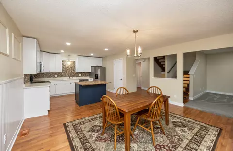 4906 W Park Dr, West Des Moines, IA 50266