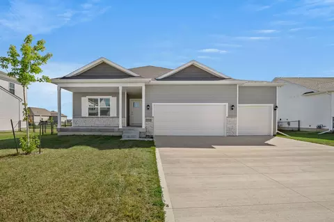 2715 NW 44th St, Ankeny, IA 50023