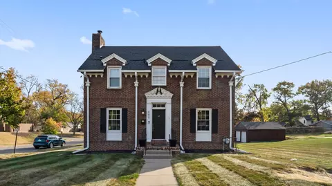 689 42nd St, Des Moines, IA 50312
