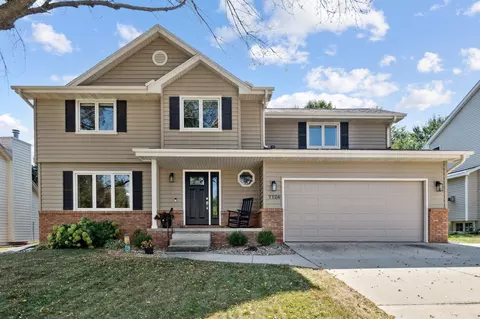 7126 Aspen Dr, West Des Moines, IA 50266
