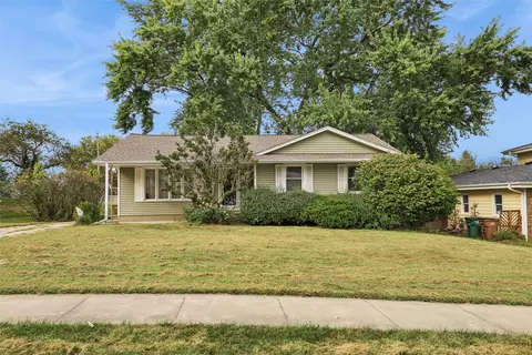 8075 Garrison Rd, Clive, IA 50325