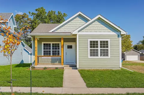818 Edison Ave, Des Moines, IA 50315