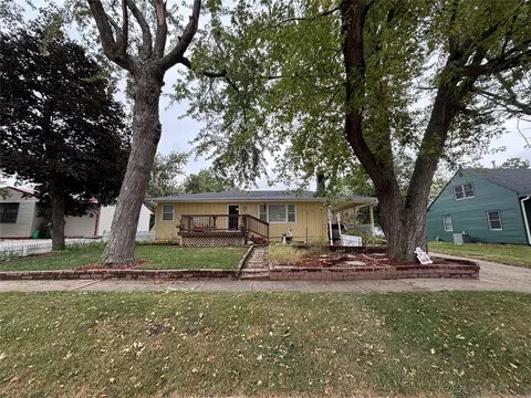 1902 W 4th St, Perry, IA 50220