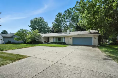6140 Ashworth Rd, West Des Moines, IA 50266