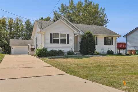 411 2nd St SE, Bondurant, IA 50035