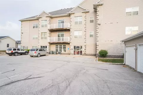4503 Twain Cir #101, Ames, IA 50014