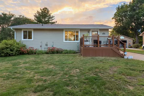 106 12th Ave NW, Altoona, IA 50009