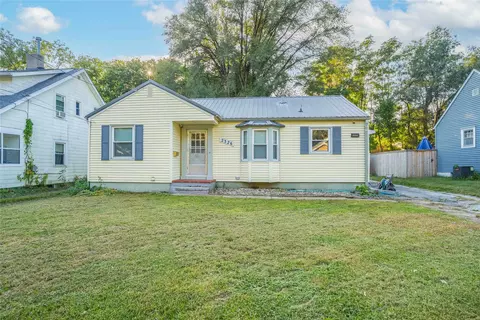 2326 E 11th St, Des Moines, IA 50316