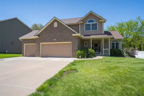 3904 153rd St, Urbandale, IA 50323