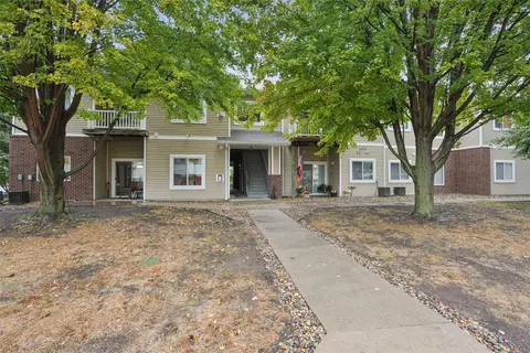 1106 N 6th St #33, Indianola, IA 50125