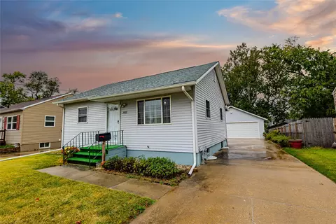 2002 60th St, Des Moines, IA 50322