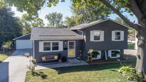 3933 E Tiffin Ave, Des Moines, IA 50317