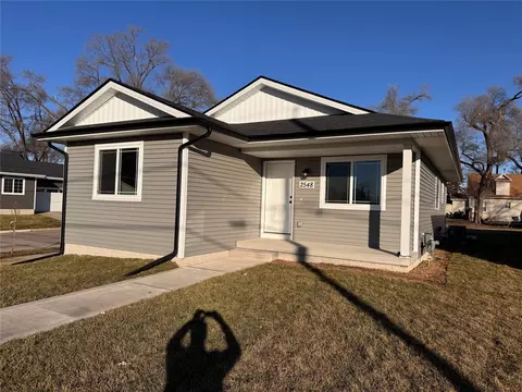 2548 Onawa St, Des Moines, IA 50317