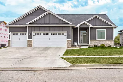 209 Cedar Dr, Gilbert, IA 50105