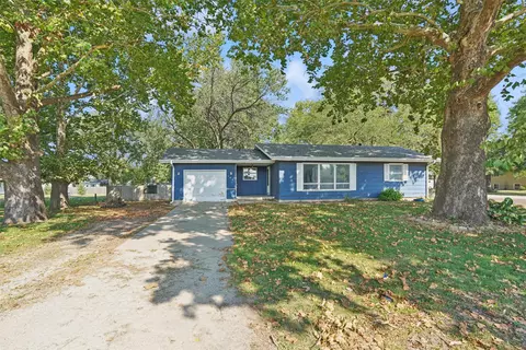 101 W 8th St, Prairie City, IA 50228