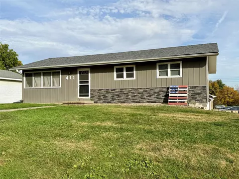 411 N Virginia St, Monroe, IA 50170