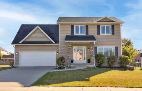 10520 Stonecrest Dr, Johnston, IA 50131