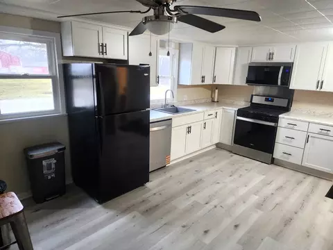 150 S 4th St, Patterson, IA 50218