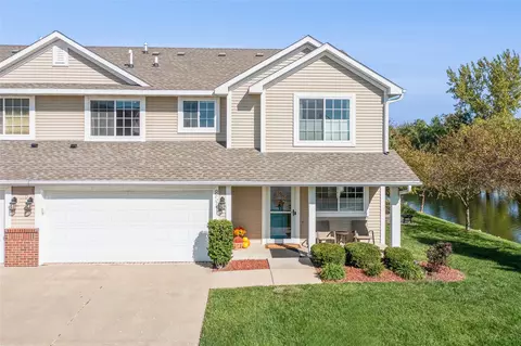857 SE Lakeview Ln, Waukee, IA 50263