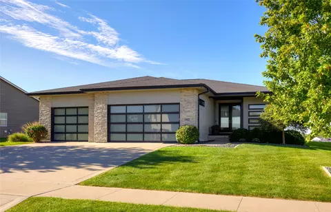 1921 Wethersfield Dr, Norwalk, IA 50211