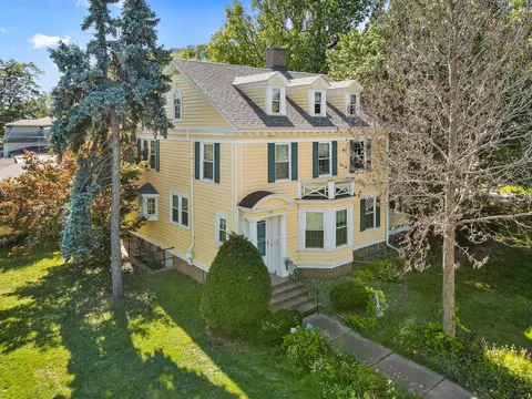 702 E Montgomery St, Knoxville, IA 50138