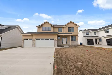4676 180th St, Urbandale, IA 50323