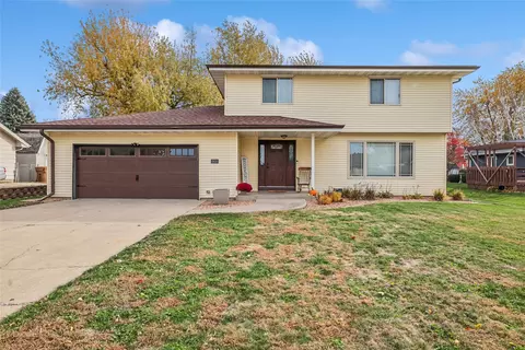 1810 Sunset St, Grinnell, IA 50112