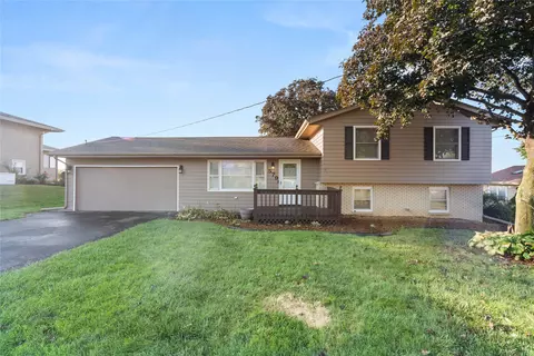 579 Greenfield Pkwy, Des Moines, IA 50320