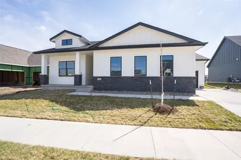 203 SW 18th St, Ankeny, IA 50023